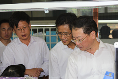 福建省紀(jì)委副書(shū)記、監(jiān)察廳廳長(zhǎng)陳善光一行視察虹潤(rùn)公司